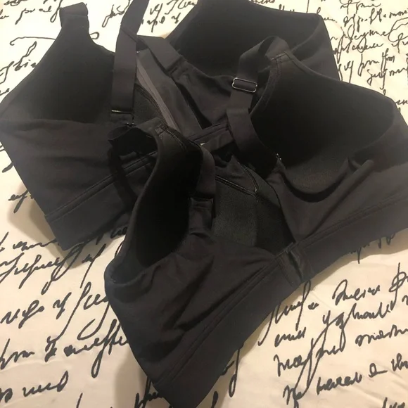 Under Armor Sports Bras - Picture 4 of 4